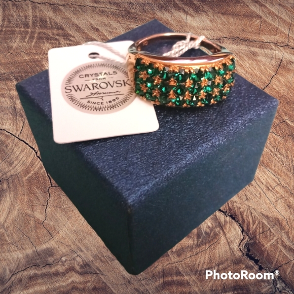 Swarovski Emerald Green Crystals, comfort band ring in copper over brass. Sz 10 - Picture 6 of 7